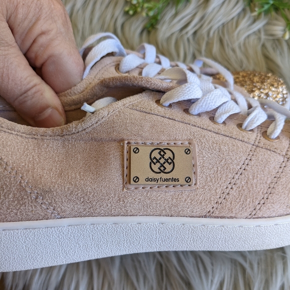 Daisy Fuentes Sneakers - Picture 7 of 11